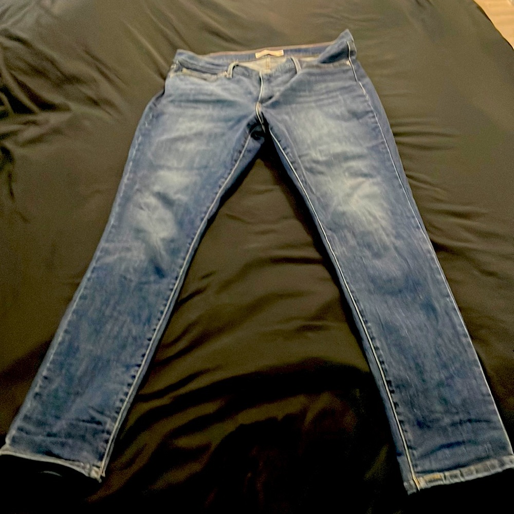 Levi 311 shaping skinny size 32